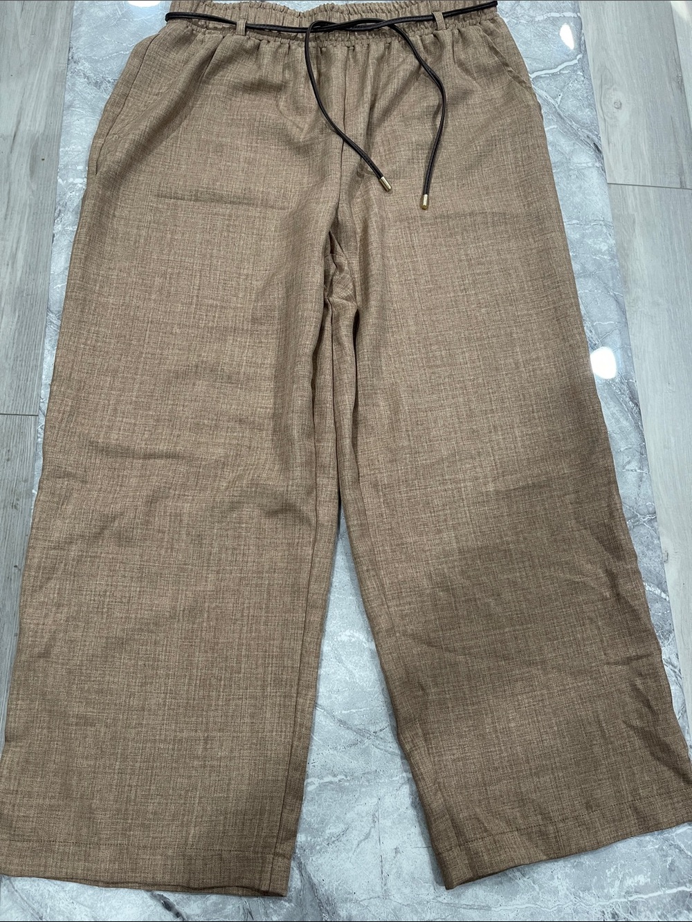 Women Relaxed Drawstring Pants in Brown